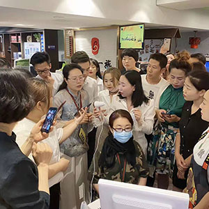 白发一族养发馆合作优势